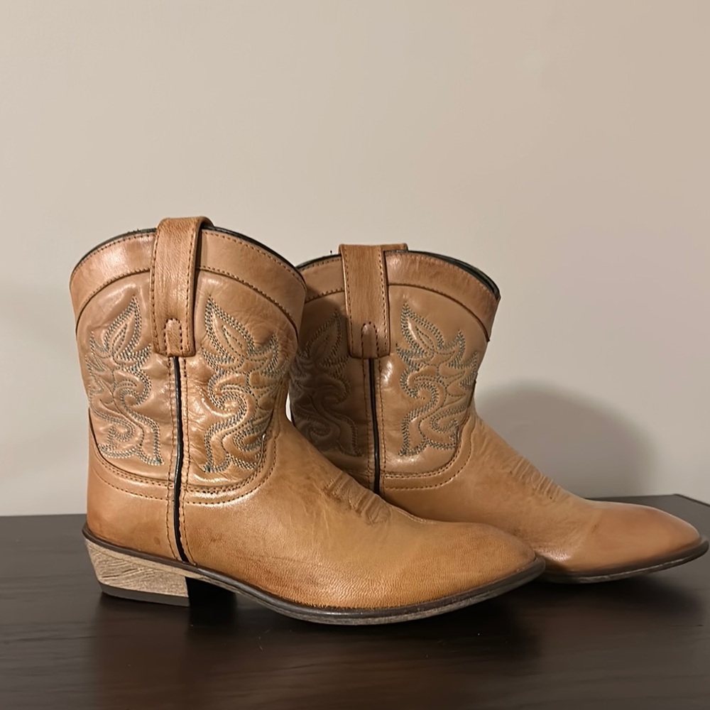 Dingo Tan Leather Cowboy Boots